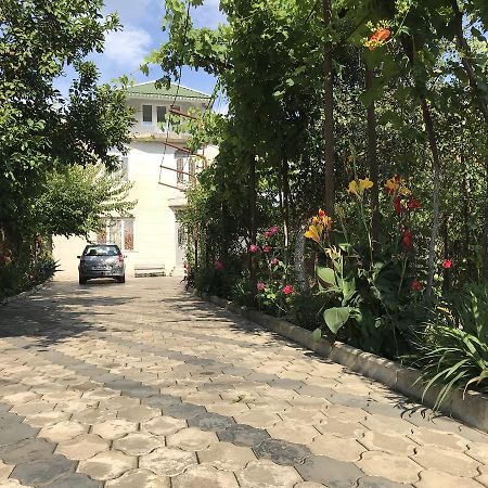 Bajo Guest House 쿠타이시 외부 사진