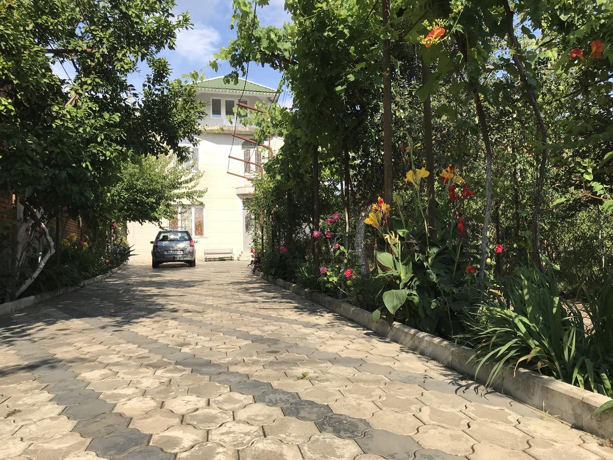 Bajo Guest House 쿠타이시 외부 사진
