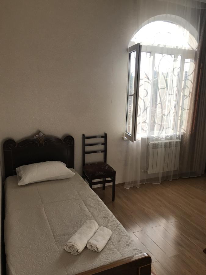 Bajo Guest House 쿠타이시 외부 사진