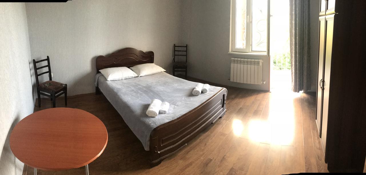 Bajo Guest House 쿠타이시 외부 사진
