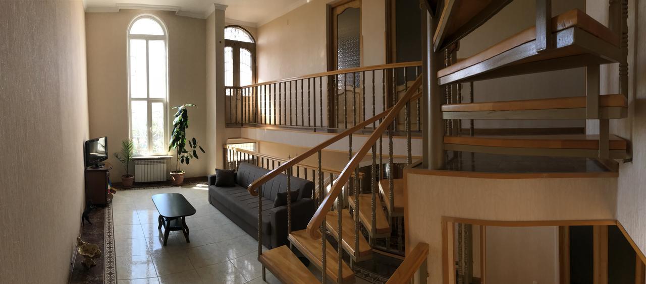 Bajo Guest House 쿠타이시 외부 사진