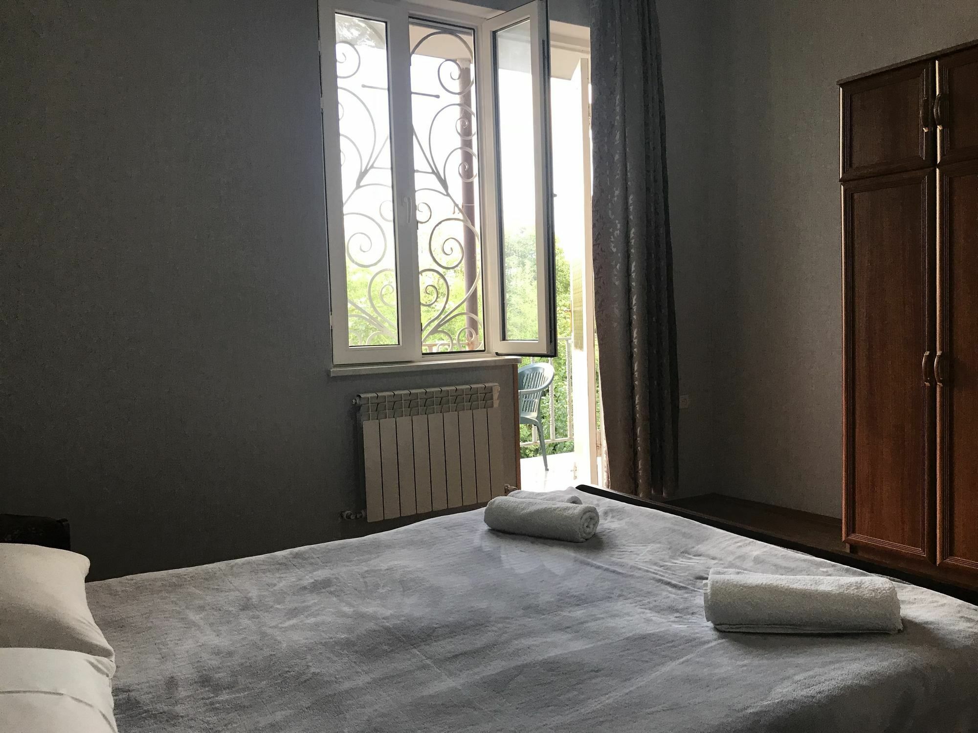 Bajo Guest House 쿠타이시 외부 사진